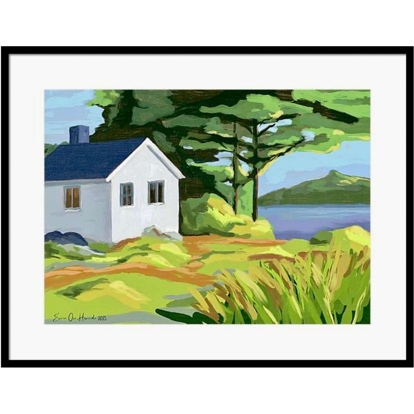 Det hvite huset ved havet – rolig kystmotiv med hvitt hus mot blått hav og åpen himmel, kunstprint av HareideART