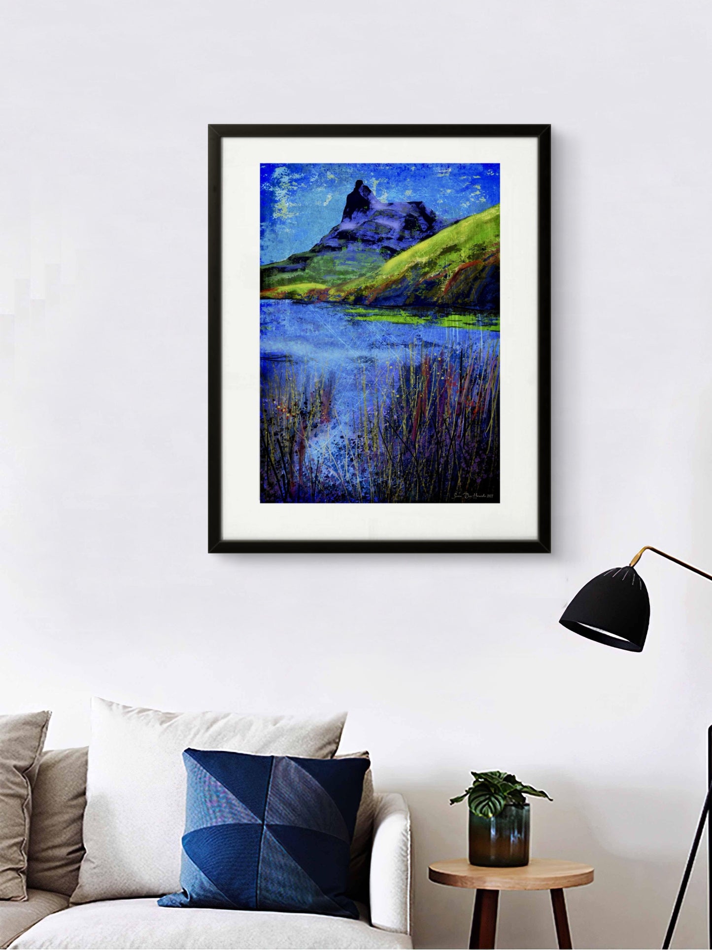 Abstrakt digitalt kunstprint av Tøttatoppen - det ikoniske fjellet ved Narvik sett i ekspressivt fargespill, malt av HareideART. 3