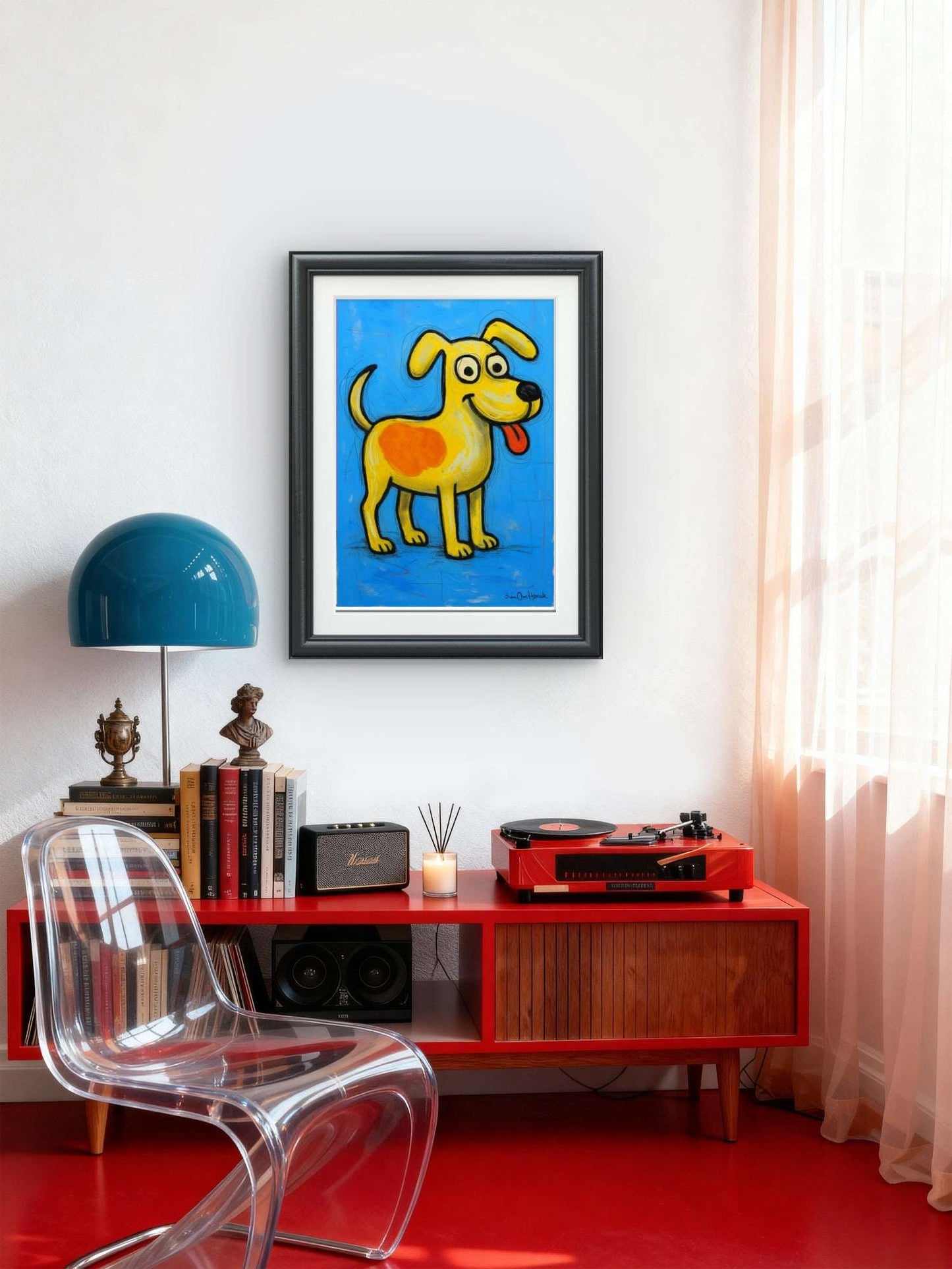 The happy dog med logrende hale.