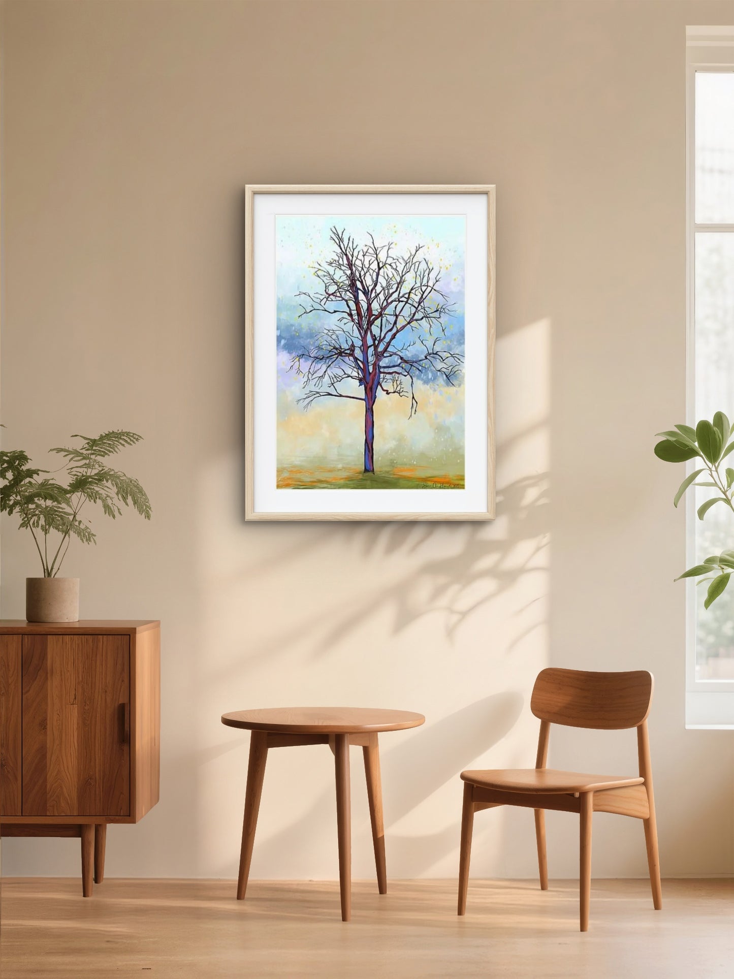 Det ensomme kraftige treet – abstrakt naturmotiv med et markant tre alene i et vidt åpent landskap, Giclee print  av HareideART