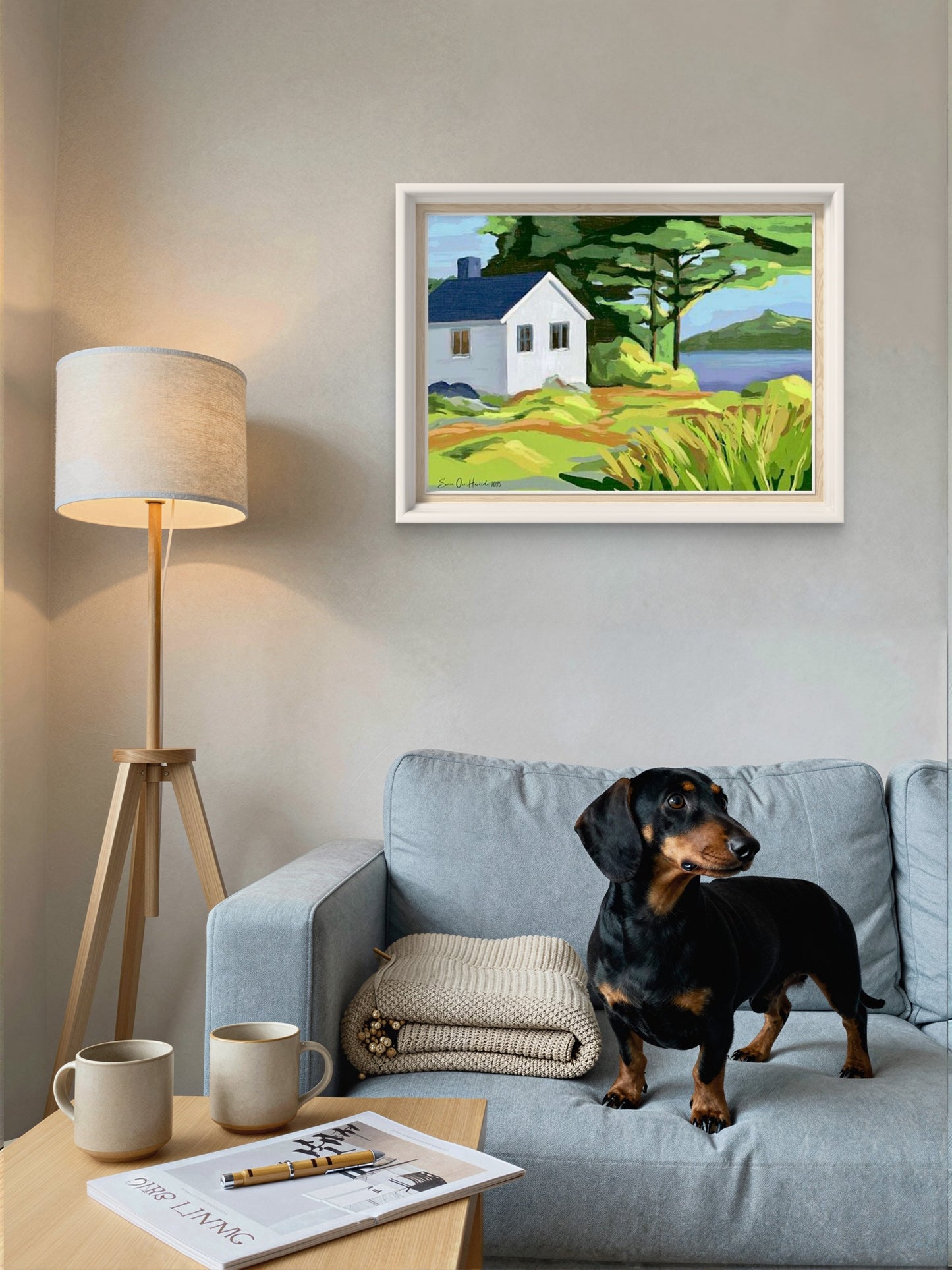 Det hvite huset ved havet – rolig kystmotiv med hvitt hus mot blått hav og åpen himmel, Giclee print av HareideART
