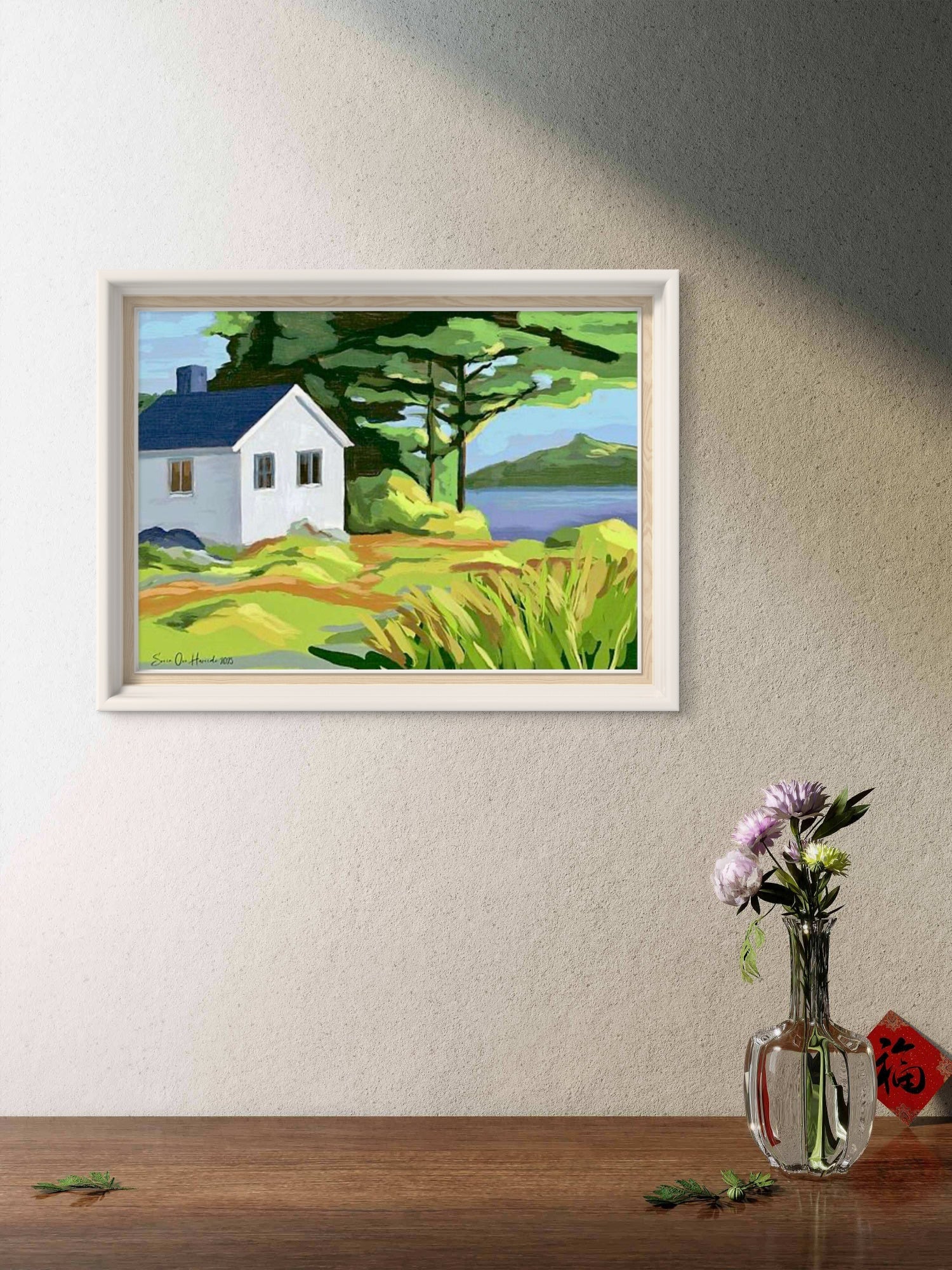 Det hvite huset ved havet – rolig kystmotiv med hvitt hus mot blått hav og åpen himmel, kunstprint 
