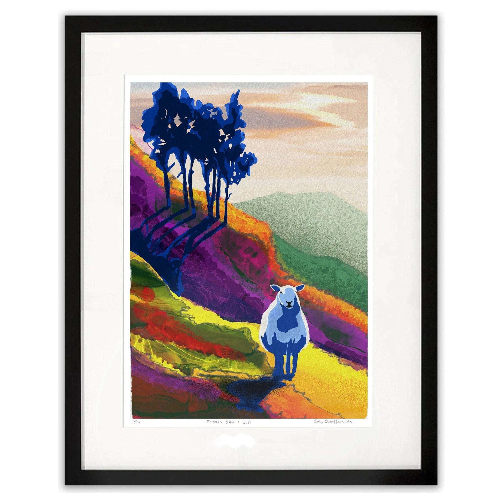 Ensom sau i lia – abstrakt nordnorsk naturlandskap med sau på fjellside, giclée print av HareideART