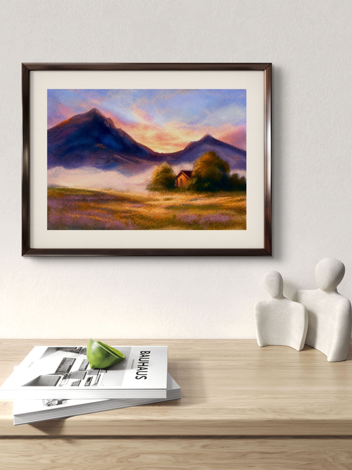 Før tåken letter – sensommermorgen ved fjellkoie med tåke over markene og dugg i lyngen, mens solen så vidt treffer fjelltoppene – stille, rolig stemning i digitalt giclée-kunsttrykk av Svein Ove Hareide, HareideART