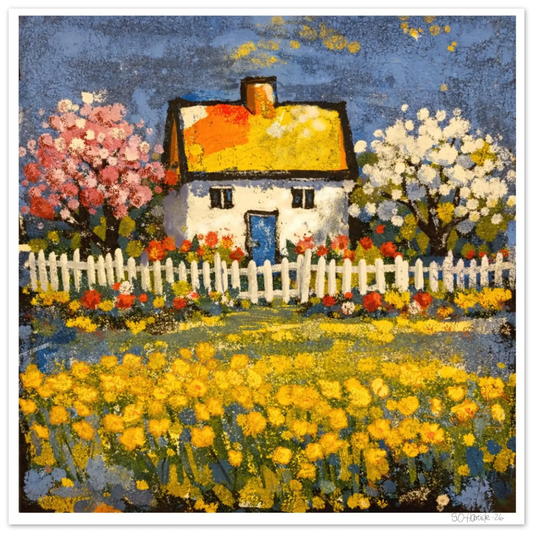 Sommerhage i gyldent lys – impressionistisk hvitt hus omgitt av gul blomsterhage og grønne trær i mykt sommerlys, kunstprint av HareideART