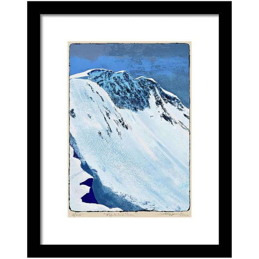 Mørkhålla Narvik – abstrakt nordnorsk naturmotiv med mørke åser og dramatisk lysstemning, kunstprint av HareideART
