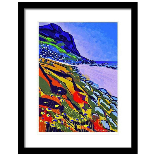 Klippe på Vestvågøy i sort ramme – abstrakt Lofoten kystkunst print fra HareideART