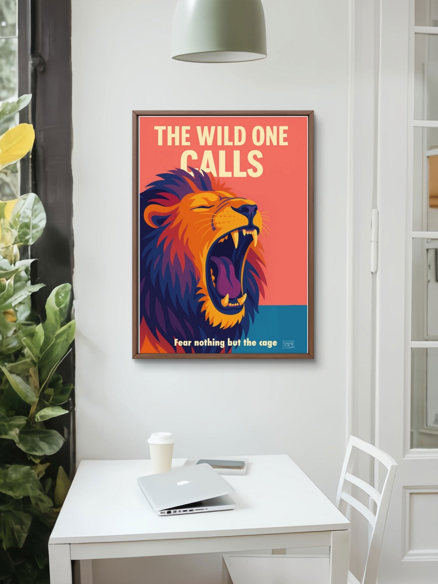 Kunsttrykk av majestetisk løve i dype oransje toner med teksten 'Fear nothing but the cage' - kraftfull og rolig uttrykk -3