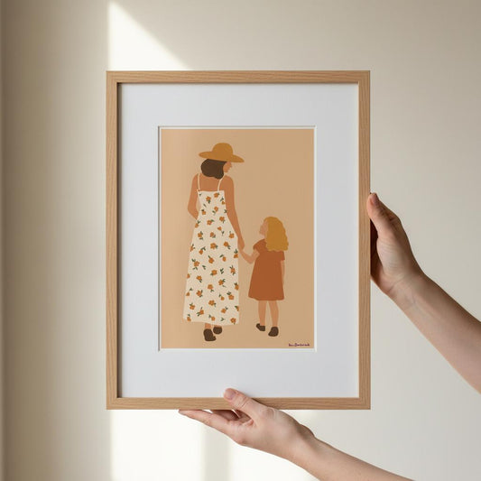 Mor og datter i sommerlys – poetisk figurativt motiv med varmt og nært møte mellom mor og datter, kunstprint av HareideART