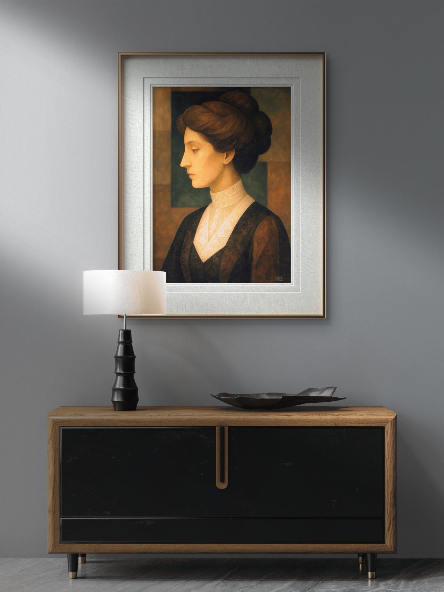 Portrett av kvinne – tidløs og elegant figurativt portrett med varmt lys og klassisk uttrykk, kunstprint av HareideART