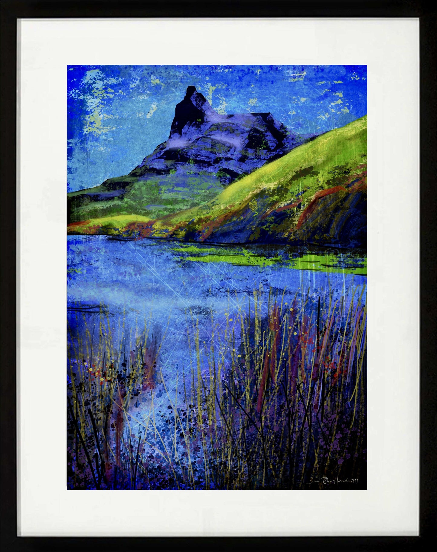 Abstrakt kunstprint av Rombakstøtta – ikonisk fjellformasjon som dominerer horisonten fra Narvik by, høstmørke og lange skygger over pumpevannet, HareideART