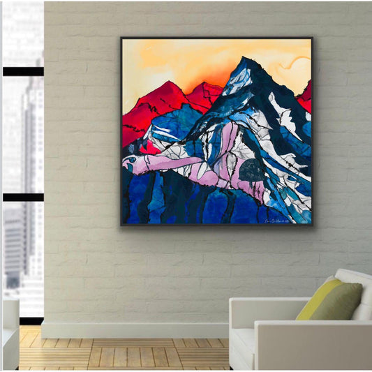 Abstrakt Fjellandskap delt i fargesegmenter med mørkeblå fjell, rosa, rødt og snøhvitt - digitalt kunstprint på canvas av Svein Ove Hareide, HareideART