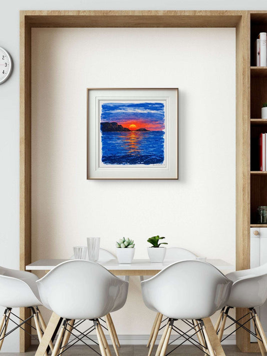 Abstrakt kunstprint med varme gule og røde soltoner som smelter sammen med dype blå havnyanser av HareideART