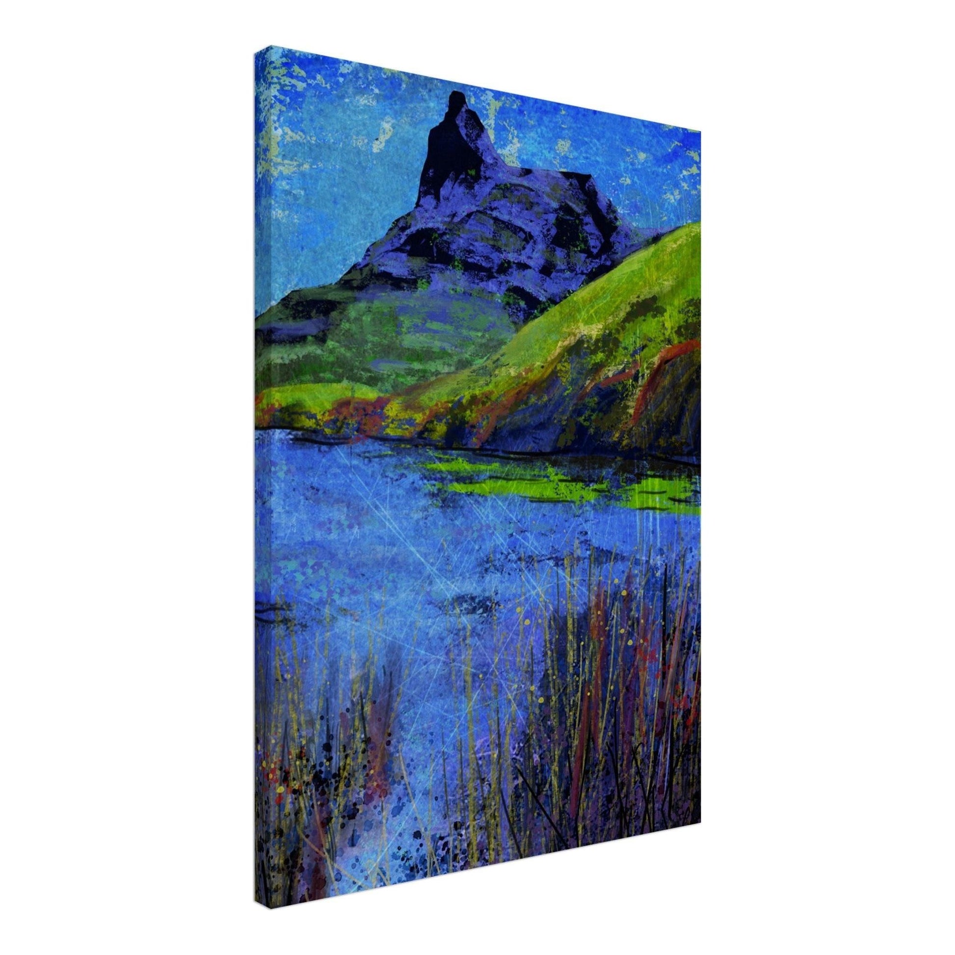 Abstrakt digitalt kunstprint av Tøttatoppen - det ikoniske fjellet ved Narvik sett i ekspressivt fargespill, malt av HareideART.