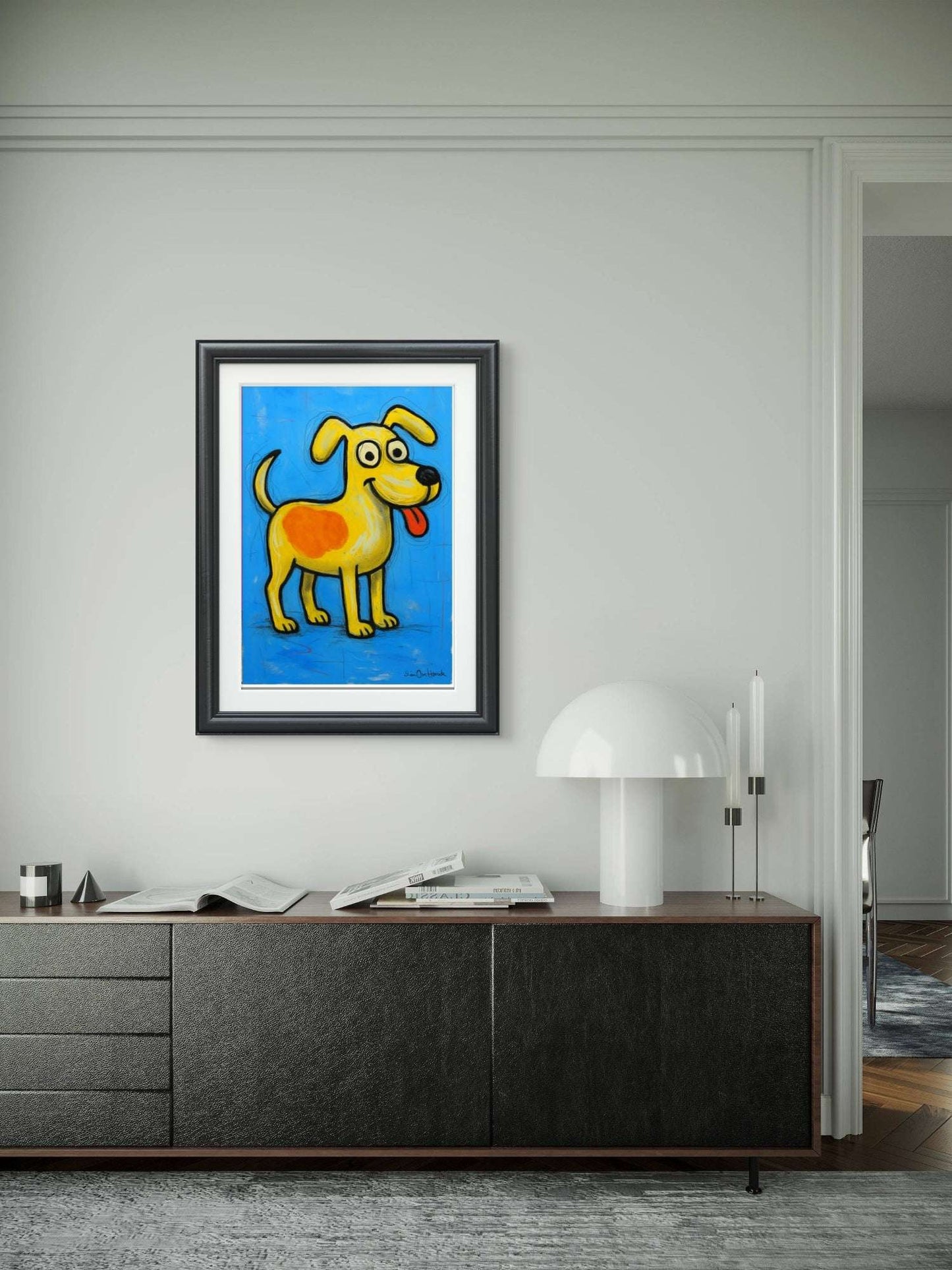 The happy dog med logrende hale