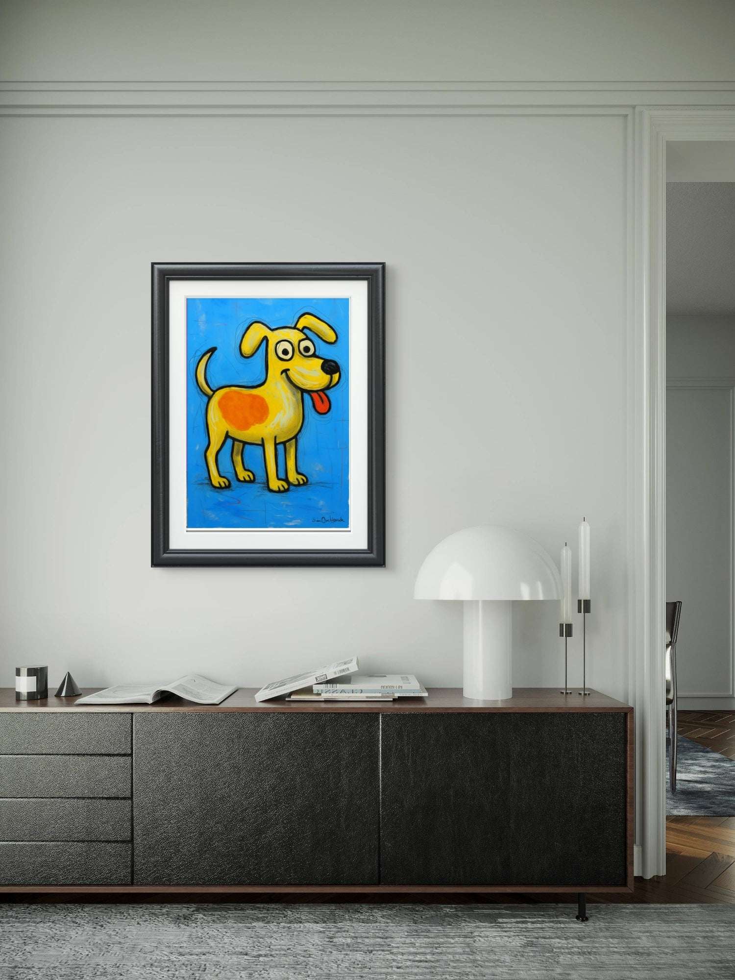 The happy dog med logrende hale