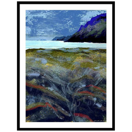 Figurativt kunstprint av fiskeværet Å i Lofoten med Lofotveggen og fargerik kystbebyggelse – vist i sort ramme, digitalt malt av HareideART